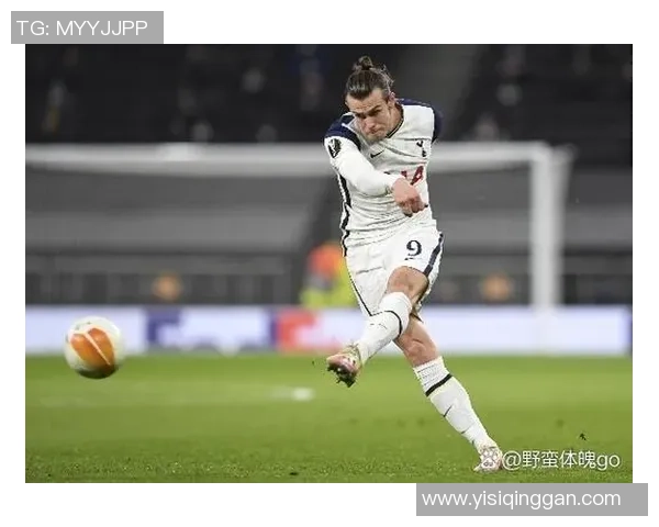 矮个足球球星的崛起：身高不代表一切，技艺与智慧成就辉煌职业生涯